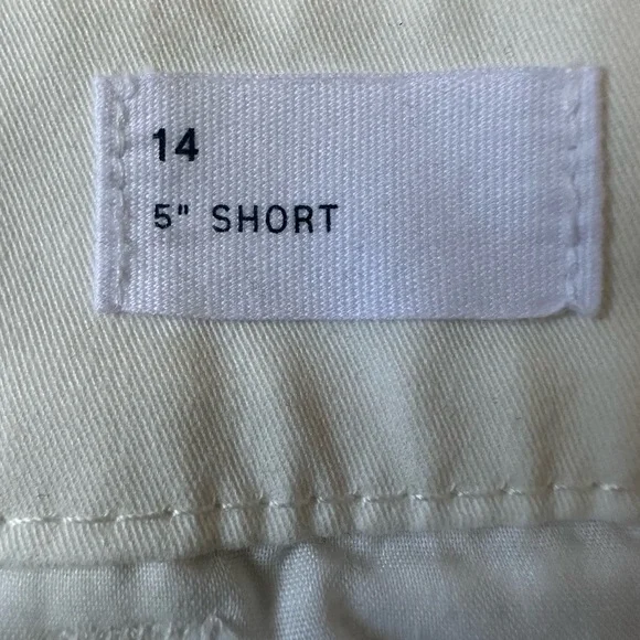 Women’s Gap Size 14 5” Mid Rise Stretch Cream Shorts - Picture 5 of 7